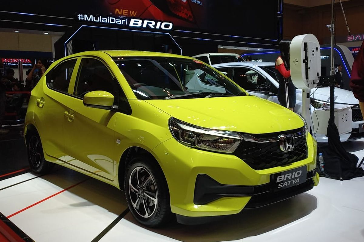 Low Cost Green Car, pembeli mobil pertama, mobil listrik murah, low cost green car, pasar otomotif Indonesia, Mobil Listrik Murah vs LCGC: Siapa Pemenangnya?