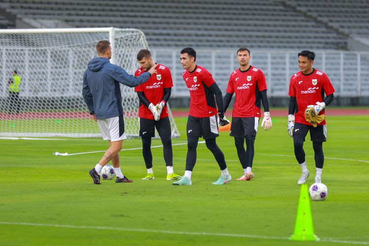 Timnas Indonesia, Patrick Kluivert, Emil Audero, Jadwal Timnas Indonesia, Kualifikasi Piala Dunia 2026, timnas indonesia vs irak, Maarten Paes, timnas indonesia vs arab saudi, Ronde 4 Kualifikasi Piala Dunia 2026, Kluivert Pastikan Maarten Paes Siap Gantikan Audero Jaga Gawang Timnas Indonesia
