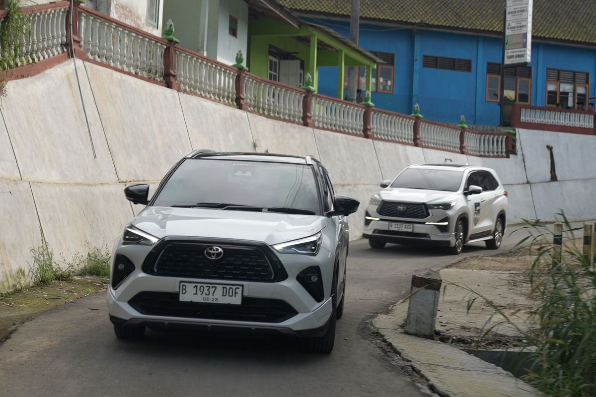 Innova Zenix, Ertiga, ertiga, mobil hibrida, penjualan mobil hibrida, HEV Indonesia, data penjualan Mei 2025, Tren Mobil Hibrida Mei 2025: Zenix Berkuasa, Ertiga Menghilang