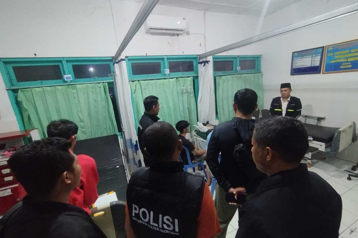 Grobogan, perang sarung, 5 Fakta Perang Sarung di Grobogan yang Tewaskan Pelajar SMP, Ujung Sarung Dibuat Simpul, 1. Ajakan perang melalui pesan WhatsApp, 2. Sarung diikat jadi simpul, 3. Korban tiba-tiba tersungkur, 4. Enam anak diamankan, 5. Keluarga mengira hanya main biasa