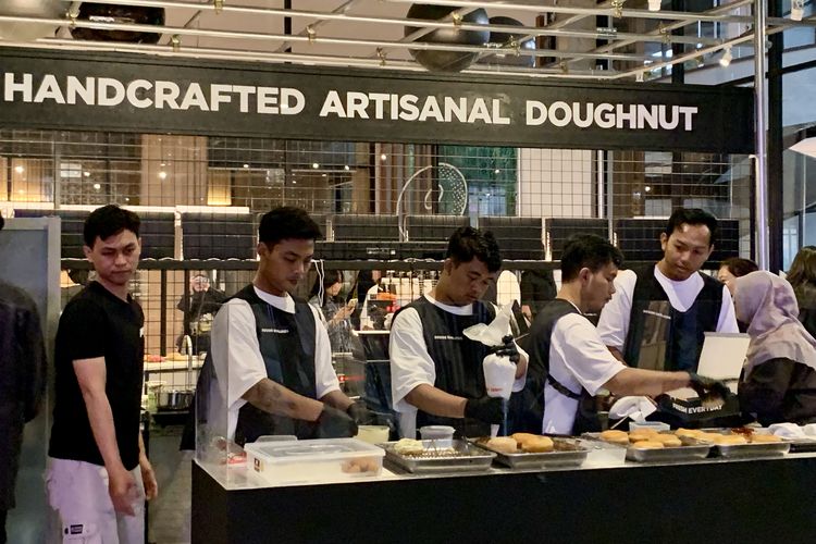 Cara Buat Topping Donat agar Menempel Sempurna ala Chef Pastry