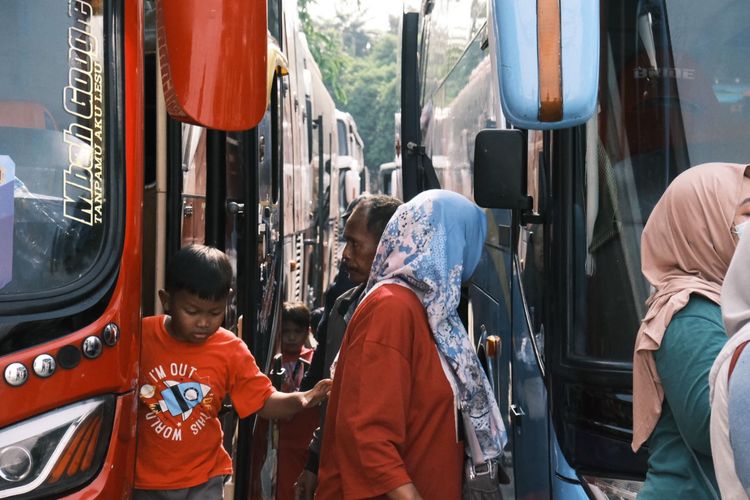 mudik, mudik gratis, 5 Pilihan Mudik Gratis 2026, Simak Syarat dan Cara Daftarnya, Mudik Gratis Pemprov DKI Jakarta, Mudik Gratis PLN, Mudik Gratis Jasa Raharja, Mudik Gratis Kimia Farma, Mudik Gratis Pos Indonesia, Ringkasan Mudik Gratis 2026: