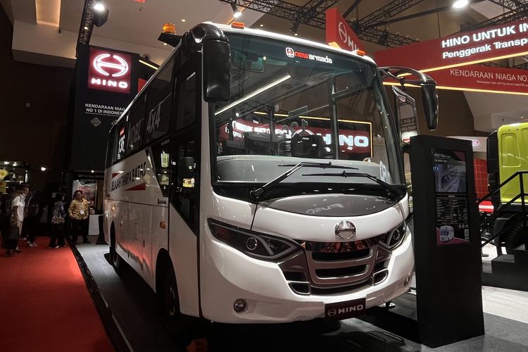 Hino, HMSI, Hino Luncurkan Bus 4x4 untuk Operasional Medan Berat