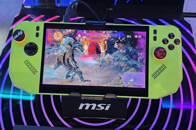 handheld, Switch 2, Steam Deck, game, AMD Ryzen Z2 Extreme, Game, MSI Claw, msi claw 8 ai, MSI Claw A8, handheld console, Melihat MSI Claw A8 di Computex 2025, Konsol Handheld Pesaing Nintendo Switch 2 dan Steam Deck, Warna ngejreng, Pakai prosesor AMD, Edisi Khusus Claw 8 AI+, Siap Bersaing dengan Switch 2 dan Steam Deck?