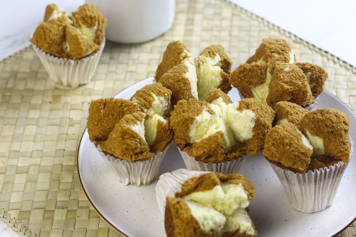 Resep bolu kukus mekar, cara membuat bolu kukus mekar, Cara membuat bolu kukus mekar, resep bolu kukus mekar, resep bolu kukus klasik, resep bolu kukus mekar super lembut anti gagal, resep bolu kukus sederhana dan murah, cara membuat bolu kukus mengembang, Resep Bolu Kukus Mekar, Cukup Pakai 5 Telur