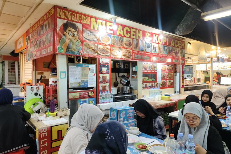 tempat makan di Blok M Square, rekomendasi tempat makan di Blok M Square, tempat makan di blok m square, rekomendasi tempat makan yang enak di blok m, rekomendasi tempat makan di blok m square, rekomendasi tempat makan enak di blok m, tempat makan di blok m yang murah, 7 Rekomendasi Tempat Makan di Blok M Square, Enak dan Murah, 1. Soto Padang Pak Malin, 2. Ayam Celup Mang Asep, 3. Ayam Penyet Sumber Rahayu, 4. Warung Bang Nasir Mie Aceh &amp;  Kopi Aceh, 5. Cireeng.in, 6. K'Day Xo Steak &amp; Grill, 7. Bakmie Khas Jaksel