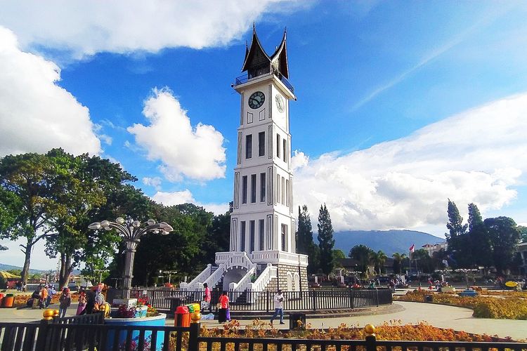 Jam Gadang, Peringatan 100 Tahun Jam Gadang Bukittinggi, Parade hingga Kaligrafi 100 Meter