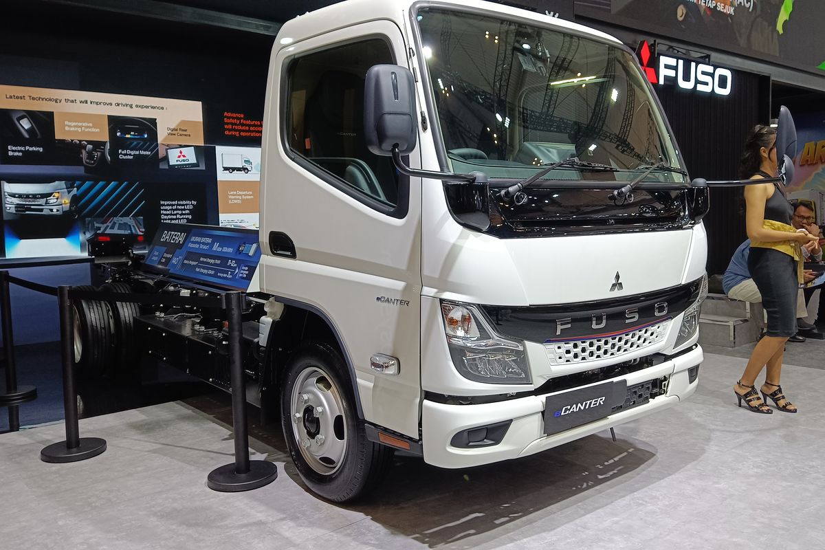 kendaraan niaga, Mitsubishi Fuso, krisis energi, eCanter, truk listrik, Fuso Buka Suara Soal Peluang Truk Listrik di Tengah Krisis Energi