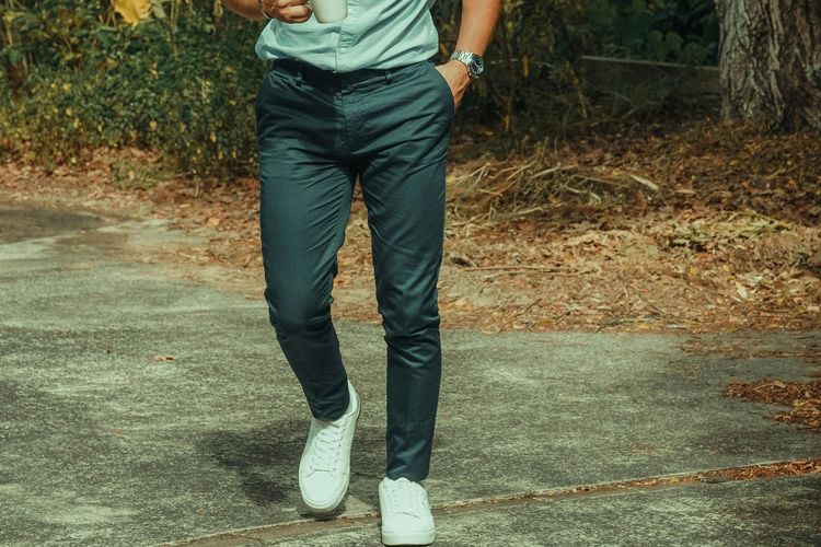 celana, skinny jeans, Celana cargo, Celana corduroy, Celana flanel, jenis celana, 6 Jenis Celana Pria yang Wajib Dimiliki selain Skinny Jeans, dari Kasual hingga Semi Formal, 1. Celana cargo, 2. Drawstring pants, 3. Joggers, 4. Chinos, 5. Celana corduroy, 6. Celana flanel abu-abu