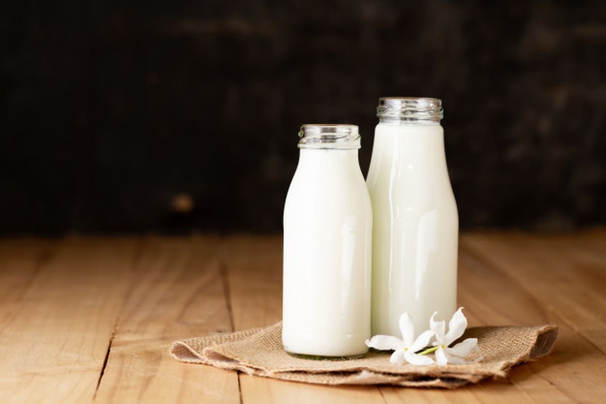 susu, Hati-hati! Ini Tanda Susu Sudah Basi Meski Belum Lewat Tanggal Kedaluwarsa, "Best By" vs "Expiration Date" Apa Bedanya?, Berapa Lama Susu Bertahan?, Tanda-Tanda Susu Sudah Tidak Layak Konsumsi, Tips Rahasia Agar Susu Awet Lebih Lama