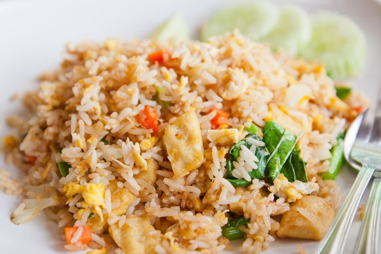 nasi sisa, Memanaskan Nasi sisa, cara memanaskan nasi sisa, Cara Memanaskan Nasi Sisa agar Tetap Lembut dan Tidak Kering, 1. Menggunakan microwave, 2. Menggunakan air fryer, 3. Menggunakan kukusan atau panci, 4. Dibuat nasi goreng