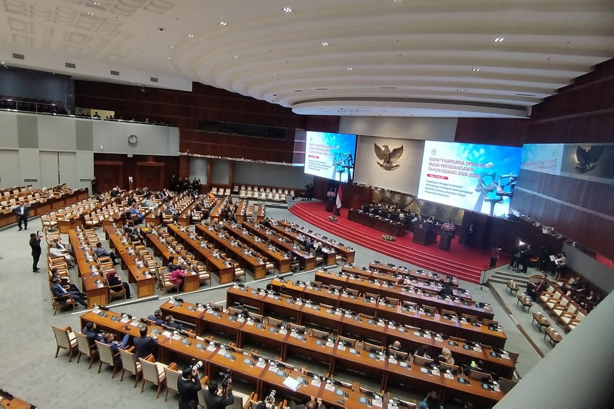 gaji DPR, UMR Jakarta, gaji dpr Rp 3 juta per hari, tunjangan rumah anggota dpr, gaji dpr 2025, Bukan Rp 100 Juta, Penghasilan Anggota DPR Tembus Rp 230 Juta Sebulan