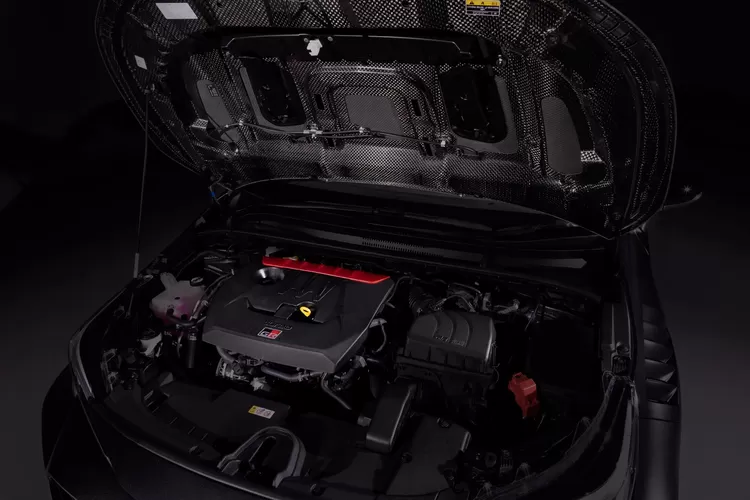 Toyota, Toyota GRMN Corolla Meluncur, Varian Paling Buas, Aerodinamika dari Mobil Balap, Suspensi dan Sistem AWD Disempurnakan, Torsi Naik, Interior Fokus untuk Pengemudi