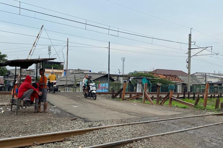 pelintasan liar, jalur alternatif, Pelintasan Liar & Budaya Jalan Pintas, Masalah yang Tak Pernah Selesai