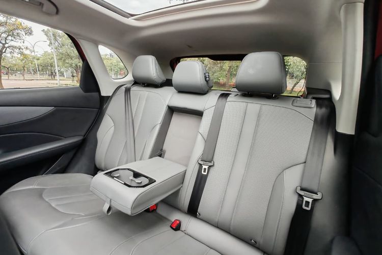 Review Lengkap MG S5 EV: Nyaman untuk Keluarga, Cukup Efisien, Kabin Lapang, tetapi ada Catatan, Fitur Modern Ramah Pengguna, RWD dan Distribusi Bobot Seimbang, Konsumsi Daya Kompetitif