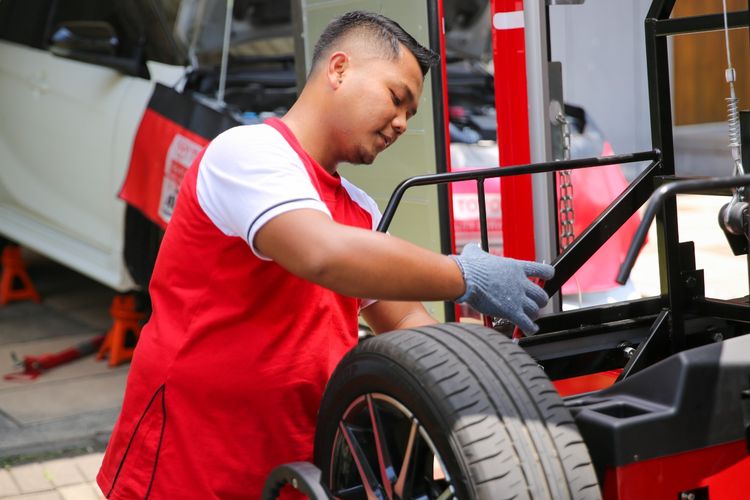 ban mobil, Ganti Dengan yang Layak, Cek Harga Ban Mobil Per Februari 2026