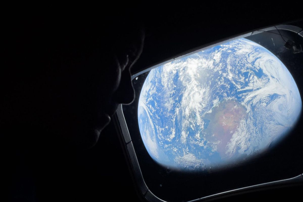 iPhone, Artemis II, astronot, NASA, iPhone 17 Pro Max, Foto Bumi Bulat Dijepret Kamera Depan iPhone 17 Pro Max dari Luar Angkasa