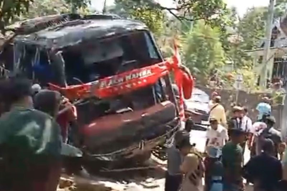 jember, kecelakaan bus, Probolinggo, kecelakaan di bromo, RS Bina Sehat, RS Bina Sehat Jember, kecelakaan bus di bromo, Kecelakaan Bus Wisata Bromo, Sopir Rombongan RS Bina Sehat Jember Ungkap Detik-detik Rem Blong