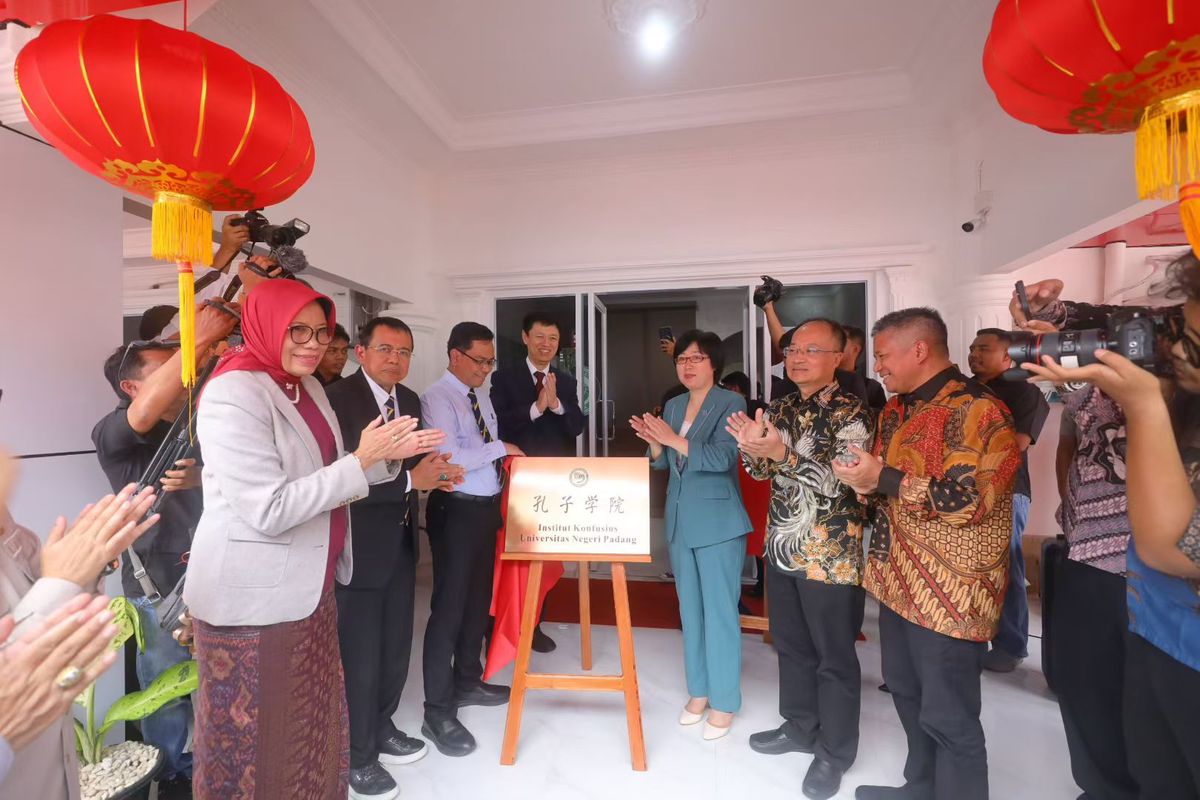 China, Sumatera, padang, Institut Konfusius, hubungan indonesia china, Institut Konfusius Pertama di Sumatera Diresmikan, Jembatani Pertukaran Budaya Indonesia-China, Jembatan Pertukaran Budaya Indonesia–China, Pusat Studi China dan Peluang Baru bagi Mahasiswa, Bahasa sebagai Jembatan Persahabatan, Harapan untuk Masa Depan