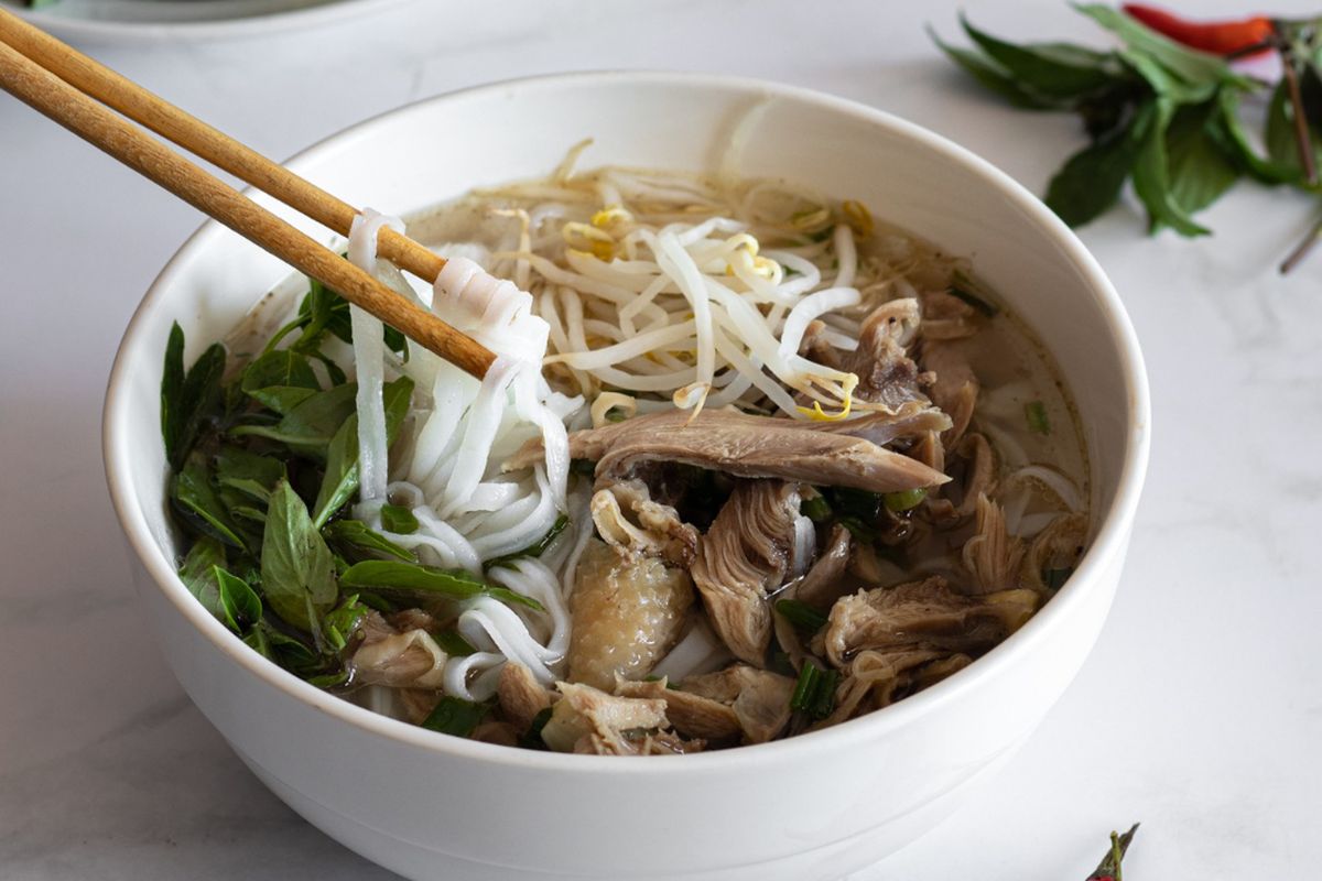 resep pho vietnam, resep pho vietnam sederhana, resep pho ayam, resep pho simple, cara membuat pho ayam, makanan berkuah yang simple, Resep Pho Ayam, Ide Makanan Berkuah Saat Hujan