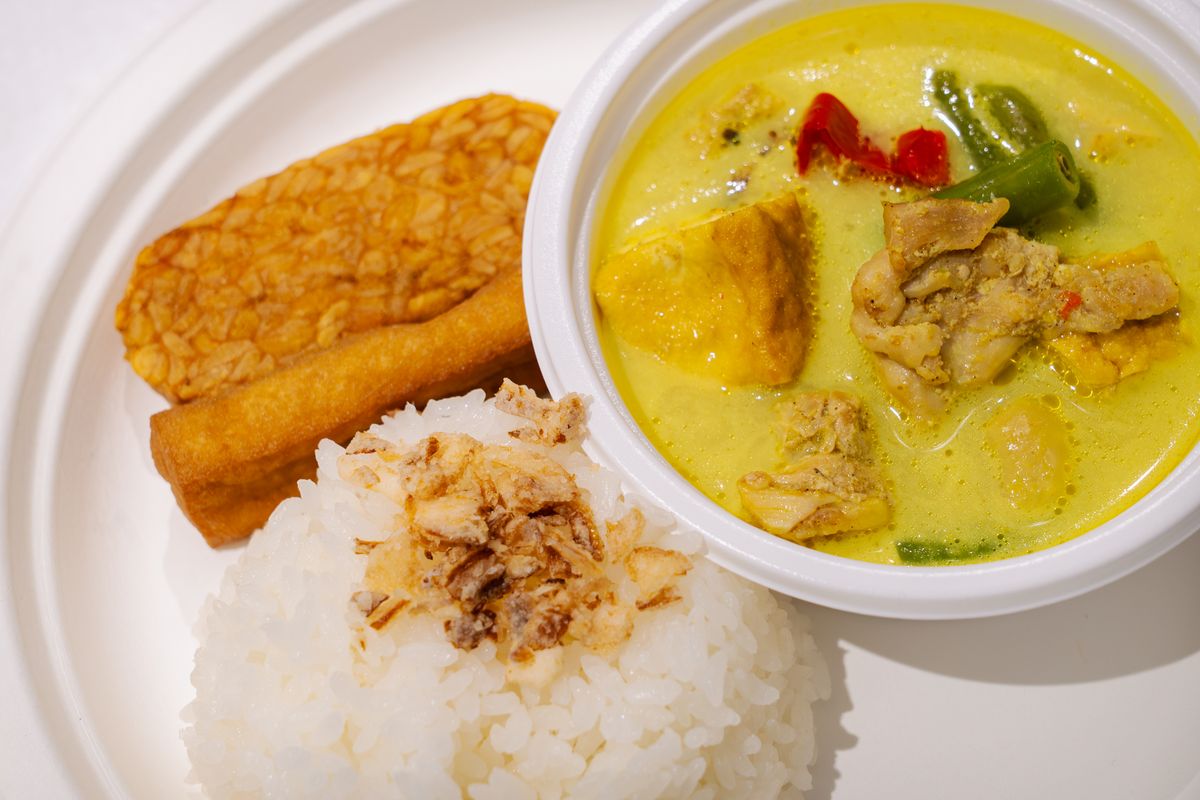 Resep Opor Ayam Kuah Kuning, Menu Andalan Saat Hari Raya