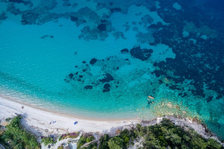 pantai terindah di dunia, pantai terindah, Pantai Kelingking, Pantai Terindah di Dunia 2026 Salah Satunya Ada di Indonesia, Pantai Apa?, Pantai Kelingking, Indonesia, Banana Beach, Thailand, Isla Pasion, Meksiko, Elafonissi Beach, Yunani, Balos Lagoon, Yunani, Eagle Beach, Aruba, Praia da Falésia, Portugal