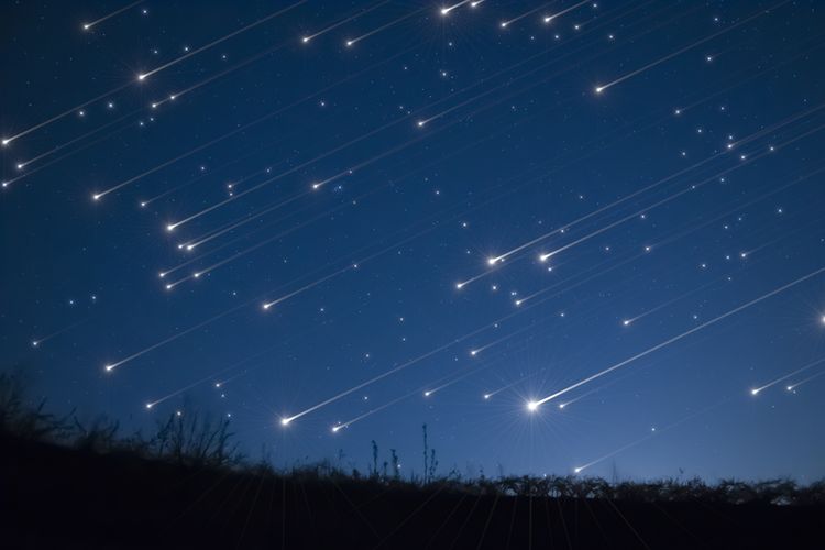 bulan biru, fenomena langit, Flower Moon, Blue Moon, 7 Fenomena Langit Mei 2026 yang Sayang Dilewatkan, Ada Supermoon, 1. Bulan purnama "Flower Moon" (1 Mei), 2. Komet PANSTARRS di belahan bumi selatan (5 Mei), 3. Hujan meteor Eta Aquariids (6 Mei), 4. Musim pengamatan Bima Sakti dimulai (pertengahan Mei), 5. Supermoon Baru dan Langit Gelap (16 Mei), 6. Bulan sabit dan Venus berdampingan (18 Mei), 7. Bulan Biru dan Bulan Mikro (31 Mei)