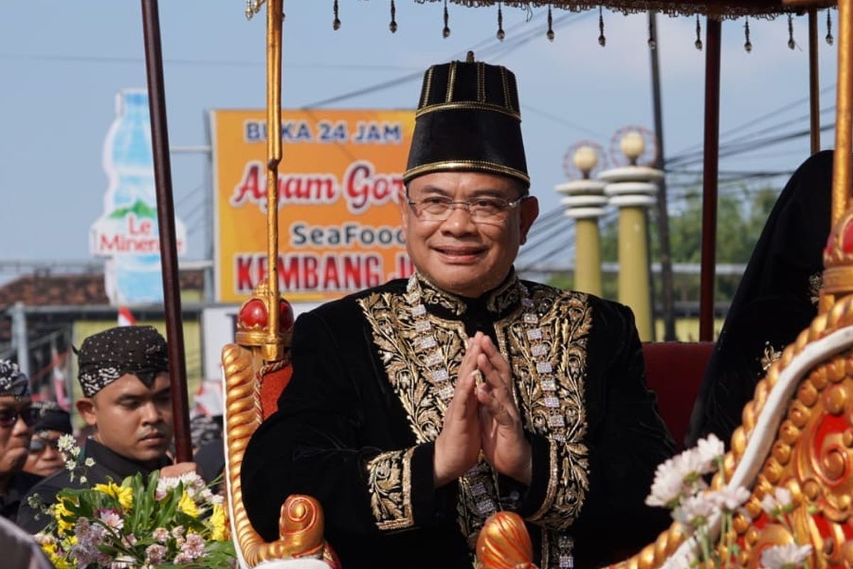 hak angket, bupati pati, bupati pati sudewo, Sudewo, demo 13 agustus pati, pemakzulan Bupati Pati, bupati pati didemo, Tuntutan Pemakzulan Bupati Sudewo Berlanjut, Bagaimana Mekanismenya Menurut Undang-undang?, Syarat Pemakzulan Kepala Daerah Menurut Undang-undang, Tahapan Proses Pemakzulan Kepala Daerah, Kasus Bupati Pati: DPR Telah Gulirkan Hak Angket, Kebijakan Kontroversial Sudewo Picu Tuntutan untuk Lengser