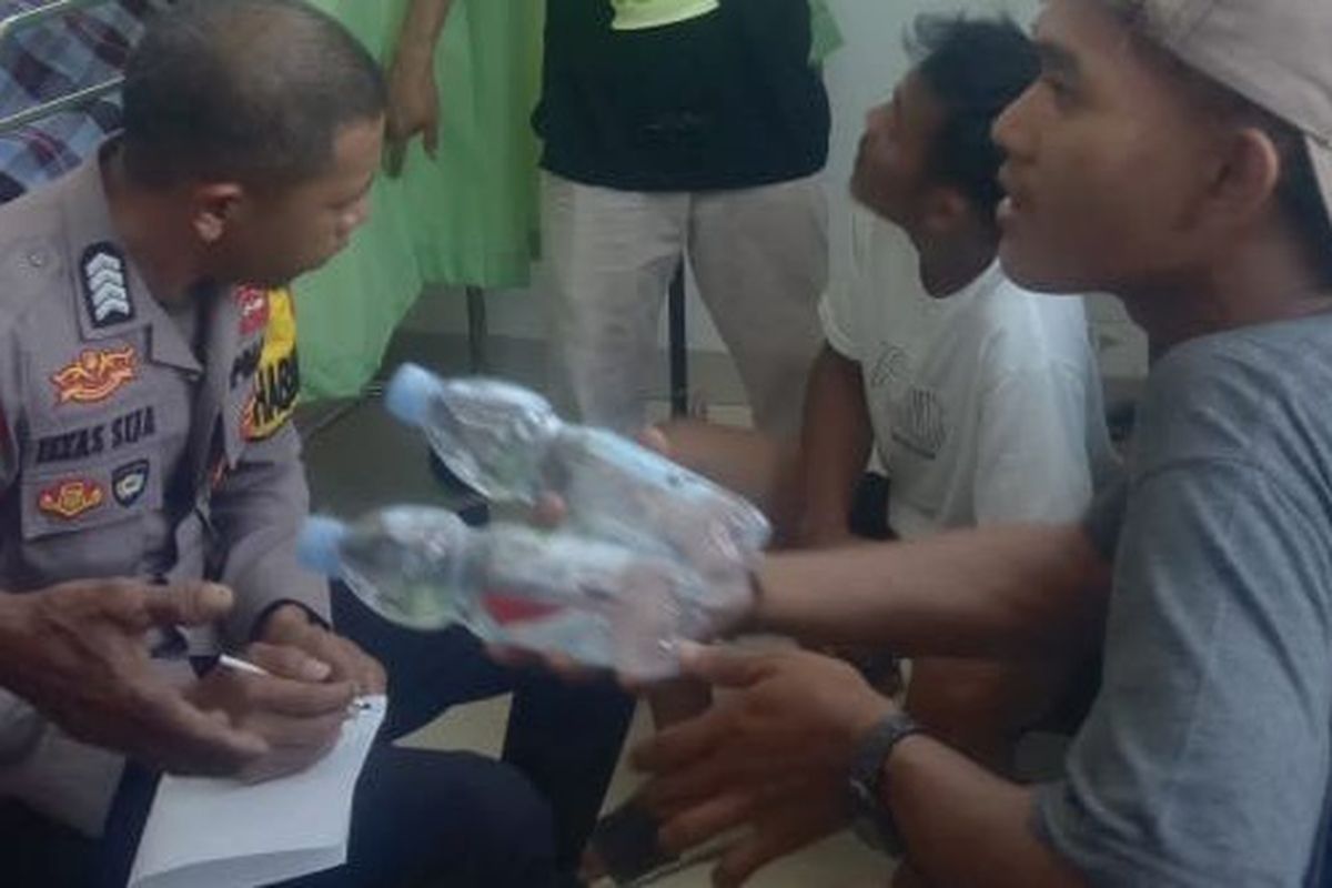 Pesta Miras, mamuju, miras oplosan, Pesta miras berujung maut, pesta miras mamuju, 5 tewas pesta miras mamuju, Miras Oplosan di Mamuju, 5 Pemuda Tewas, 17 Dirawat Akibat Alkohol Kadaluwarsa, Bermula dari Sopir Limbah, Gejala Keracunan Mulai Muncul, Polisi Tangkap Dua Sopir, Bantahan Soal Cap Tikus