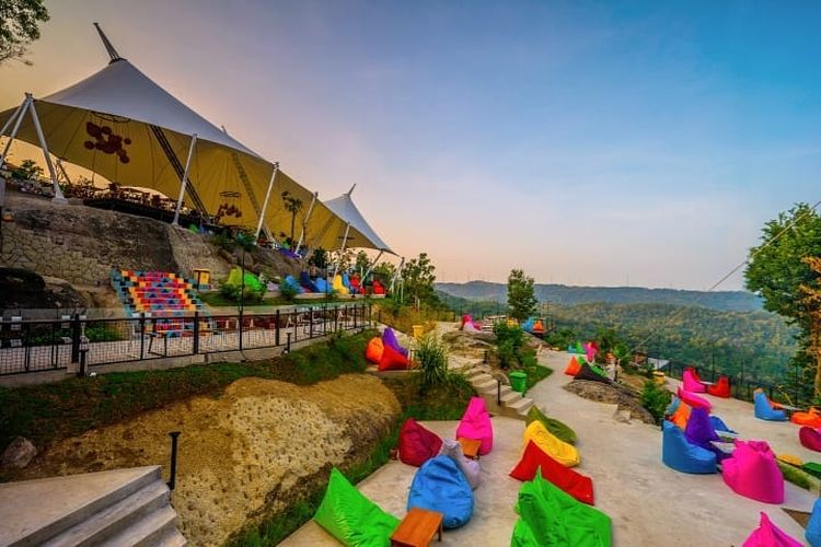 10 Wisata Hits Yogyakarta Selain Malioboro, Jangan Lupa Mampir, 1. Obelix Hills, 2. HeHa Sky View, 3. Bunker Kaliadem, 4. Museum Ullen Sentalu, 5. Hutan Pinus Mangunan, 6. Ledok Sambi, 7. Puncak Segoro, 8. Studio Alam Gamplong, 9. Blue Lagoon, 10. Tebing Breksi