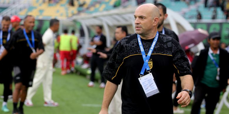 Persebaya Surabaya, Bali United, Bernardo Tavares, Persik Kediri, Bruno Moreira, Milos Raickovic, Persebaya, Jelang Lawan Bali United, Bernardo Tavares Putar Otak Hadapi Krisis Pemain Persebaya