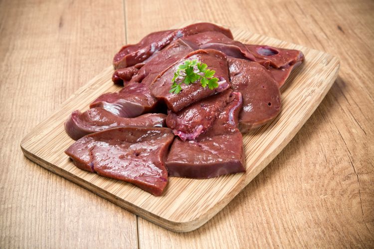 biotin, biotin untuk rambut, makanan kaya biotin, 10 Makanan Kaya Biotin untuk Rambut Sehat, Fungsi Otak, dan Segudang Manfaat Lainnya, 1. Salmon, 2. Kedelai (Edamame), 3. Telur, 4. Biji bunga matahari, 5. Sarden, 6. Ubi jalar, 7. Hati sapi, 8. Almond, 9. Jamur kancing, 10. Kacang-kacangan