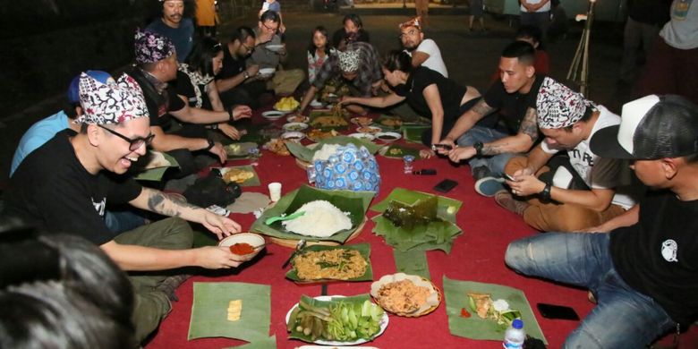 Keraton Solo, Malam Selikuran, ayam ingkung, nasi gurih, Makna Filosofis Ayam Ingkung dan Nasi Gurih yang Selalu Tersaji di Malam Selikuran
