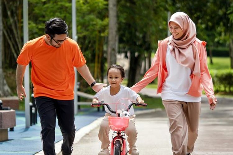 Teks inspiratif, Teks inspiratif adalah, 25 Contoh Teks Inspiratif tentang Cinta, Keluarga, dan Diri Sendiri, Apa Itu Teks Inspiratif dan Mengapa Relevan dalam Kehidupan Sehari-hari?, Contoh Teks Inspiratif tentang Cinta, Contoh Teks Inspiratif tentang Keluarga, Contoh Teks Inspiratif tentang Diri Sendiri, Mengapa Cerita Inspiratif Bisa Menguatkan Emosi dan Relasi?, Tips Menulis Teks Inspiratif yang Menyentuh dan Autentik