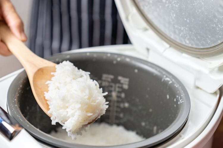 cara masak nasi pulen, tips pakai rice cooker, nasi tidak lengket magic com, cara mencegah nasi lengket, trik masak nasi, Tips Nasi Tetap Pulen dan Tidak Lengket Meski Lama di Rice Cooker