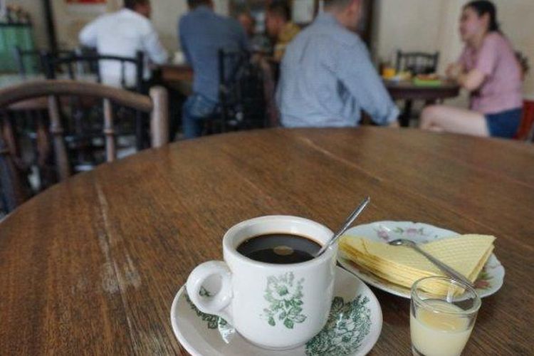 wisata kuliner, Medan, kuliner khas Medan, Mi aceh, Soto medan, Bubur medan, kuliner Medan, Teh susu telur, 10 Kuliner di Medan yang Wajib Dicoba Wisatawan, 1. Mi aceh, 2. Sup sumsum sapi, 3. Bihun kari, 4. Mi balap, 5. Soto medan, 6. Rujak kolam, 7. Bubur medan, 8. Belut goreng cabai hijau, 10. Teh susu telur
