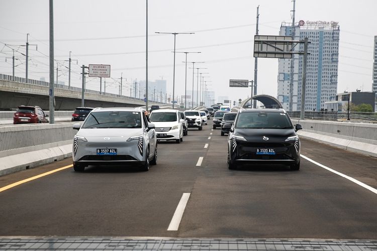 video viral, media sosial, BMW M4, kereta cepat, Whoosh, Sedan sport, tol layang MBZ, sedan sport, Kereta cepat, Tol Layang MBZ, whoosh, Tol Layang MBZ Bukan Tempat untuk Kebut-kebutan