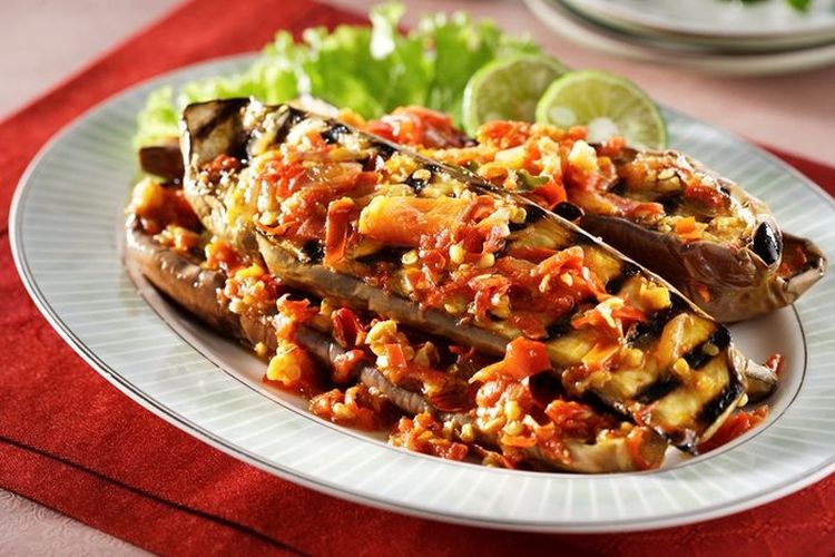 tips masak terong ungu, trik masak terong ungu, kulit terong Ungu, kulit terong ungu boleh dimakan, terong tidak lembek, Trik Masak Terong Ungu agar Kulitnya Tidak Lembek dan Berminyak, 1. Pilih Terong Segar, 2. Potong dengan Benar, 3. Jangan Masak Terlalu Lama, 4. Tumis dengan Sedikit Minyak, 5. Gunakan Teknik Memanggang, 6. Kukus untuk Versi Lebih Sehat, 7. Tambahkan Bumbu Tepat