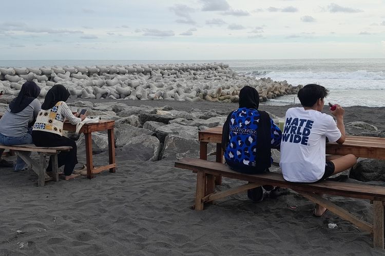 Kulon Progo, wisata alam di Kulon Progo, Waduk Sermo, Bukit Ngisis, 5 Destinasi Wisata Alam di Kulon Progo, Disertai Rute dan Harga Tiket Masuknya, 1. Waduk Sermo, 2. Bukit Ngisis, 3. Pantai Glagah, 4. Bukit Pulepayung, 5. Kalibiru