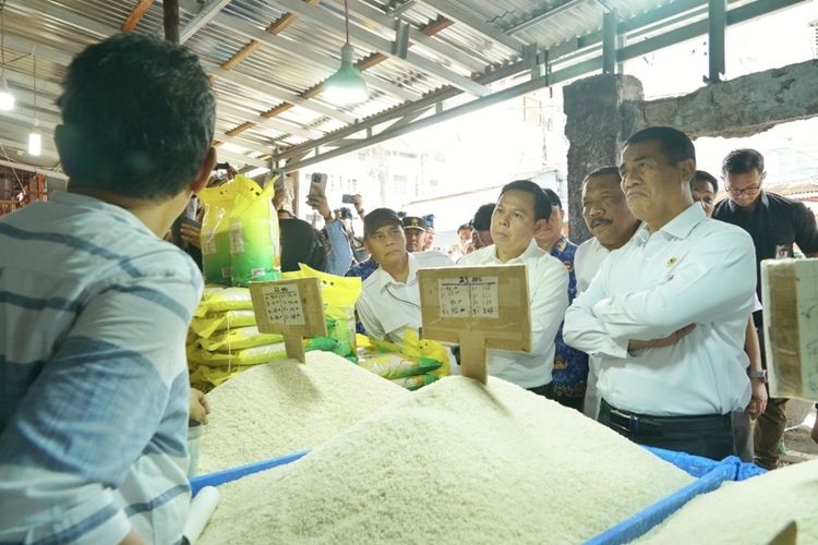 Prabowo, harga beras, Prabowo Subanto, pidato Prabowo di PBB, cadangan beras 4 juta ton, Prabowo Pamer Cadangan Beras RI Melimpah, Kenapa Harga Masih Tinggi?, Target Indonesia Impor Beras, Rekor Baru Cadangan Beras, Ironi: Stok Berlimpah, Harga Beras Tetap Tinggi, Upaya Pemerintah Kendalikan Harga Beras, Tantangan Besar ke Depan
