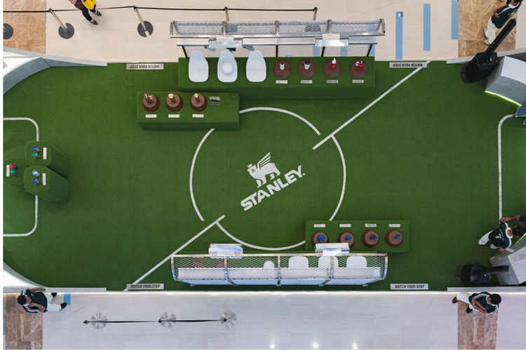Stanley, Stanley 1913, Stanley Rilis Koleksi Tema Sepak Bola, Kolaborasi Seniman Mancanegara