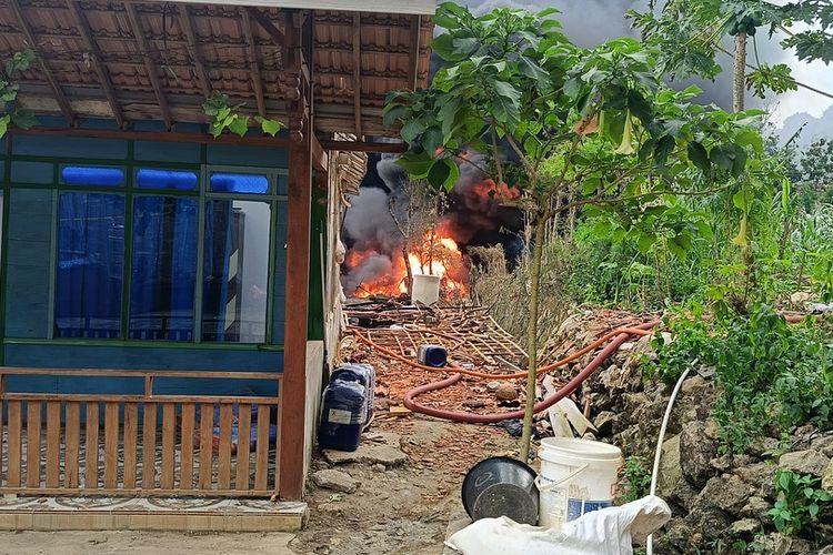 Blora, sumur minyak, Sumur minyak di Blora dipasang garis polisi, Sumur minyak di Blora, sumur minyak blora terbakar, sumur minyak di blora terbakar, sumur minyak blora, sumur minyak di blora kebakaran, Penyebab Kebakaran Sumur Minyak di Blora, Pengeboran Ilegal Tanpa Izin dan SOP, Pengeboran Baru Dilarang, Kronologi Kebakaran Sumur Minyak Blora, Pengeboran Ilegal dan Tekanan Gas, Pemerintah Siapkan Validasi Sumur Rakyat