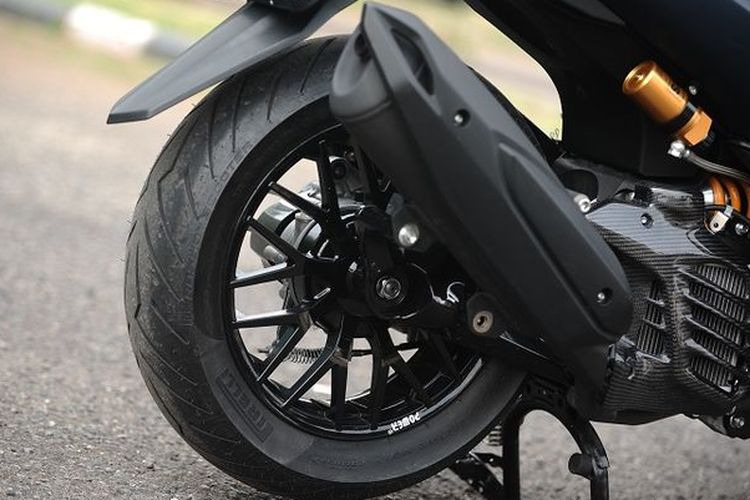 roda belakang skutik, Roda Belakang Skutik Sulit Dilepas? Ini Penyebab yang Sering Terjadi
