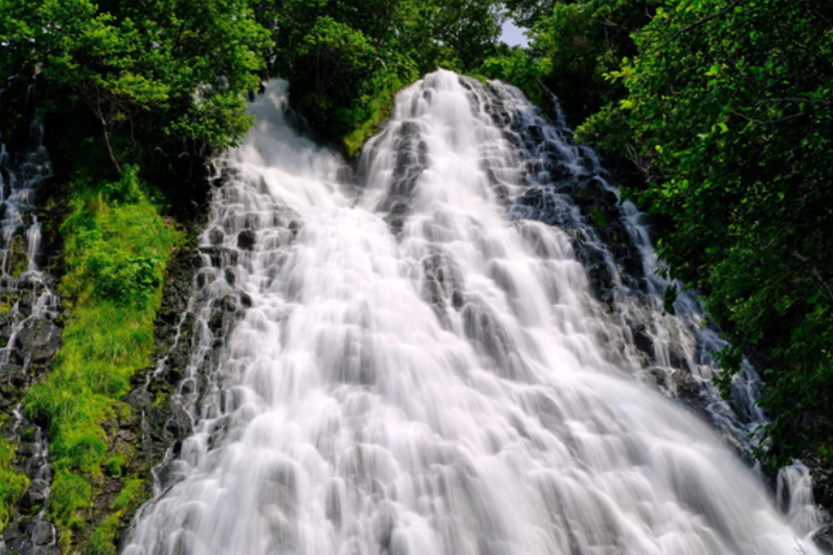 air terjun, Pacitan, 5 Rekomendasi Tempat Wisata Sungai dan Air Terjun Hidden Gem di Pacitan, 1. Air Terjun Maron (Sungai Maron), 2. Air Terjun Gringsing, 3. Air Terjun Grojogan Dhuwur, 4. Air Terjun Dungpinihan, 5. Air Terjun Banyu Tibo