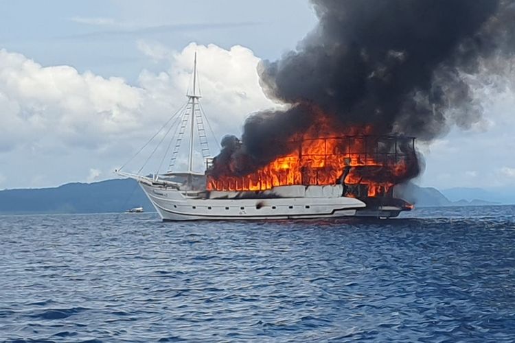 Kecelakaan kapal wisata, kecelakaan kapal wisata, Kapal wisata Labuan Bajo, kecelakaan kapal wisata labuan bajo, daftar kecelakaan kapal wisata, kecelakaan kapal wisata di bengkulu, kecelakaan kapal wisata pulau tikus, Kapal Wisata Tenggelam di Bengkulu, Ini 10 Kecelakaan Kapal Wisata di Indonesia Sejak 2023, 1. Kapal Wisata KM Lalong Koe, Labuan Bajo , 2. Kapal Wisata Dragonet, Labuan Bajo, 3. Kapal Wisata KM Kaia, Labuan Bajo, 4. Kapal Wisata KM Teman Baik, Labuan Bajo, 5. Kapal Wisata Boat Snortkling Dolphino Queen, Bali, 6. Kapal Wisata Oceanik, Raja Ampat, 7. Kapal Wisata Budi Utama, Labuan Bajo, 8. Kapal Wisata KM Naraya, Labuan Bajo, 9. Kapal Wisata Raja Bintang 02, Manggarai Barat, 10. Kapal wisata di Bengkulu