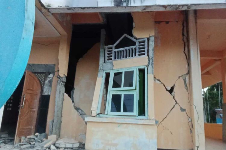 gempa, gempa sarmi papua hari ini, gempa sarmi hari ini, Gempa Sarmi sebabkan gereja rusak, gempa Sarmi, Gempa M 6,6 Guncang Kabupaten Sarmi, Puluhan Bangunan Rusak dan Warga Mengungsi