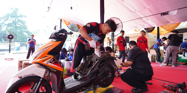 Presiden RI, Prabowo Subianto, konversi kendaraan listrik, konversi motor listrik, Tantangan Konversi Kendaraan Listrik: Masalah Hukum hingga Tata Kelola