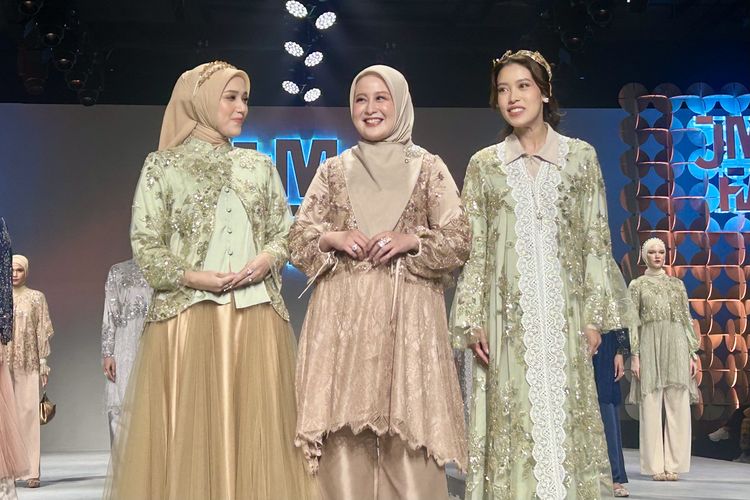 Adelia Pasha, Adelia Wilhelmina, adelia pasha, zeta prive, gaya busana Adelia Wilhelmina, tarisha chas, style adelia pasha, gaya modest adelia pasha, Gaya Modest Elegan ala Adelia Pasha di Jakarta Muslim Fashion Week 2026