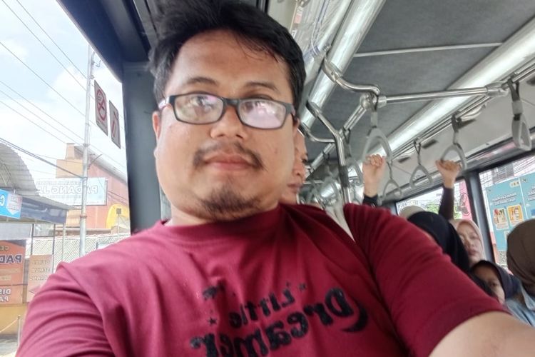 Malang, Surabaya, Kisah Ikrom, Perantau di Surabaya yang Bertahan Hidup dengan Transportasi Umum Rp 5.000, Tahun keempat menetap di Surabaya, Cara menghemat pengeluaran, Rencana ke depan, Alasan menggunakan transportasi umum
