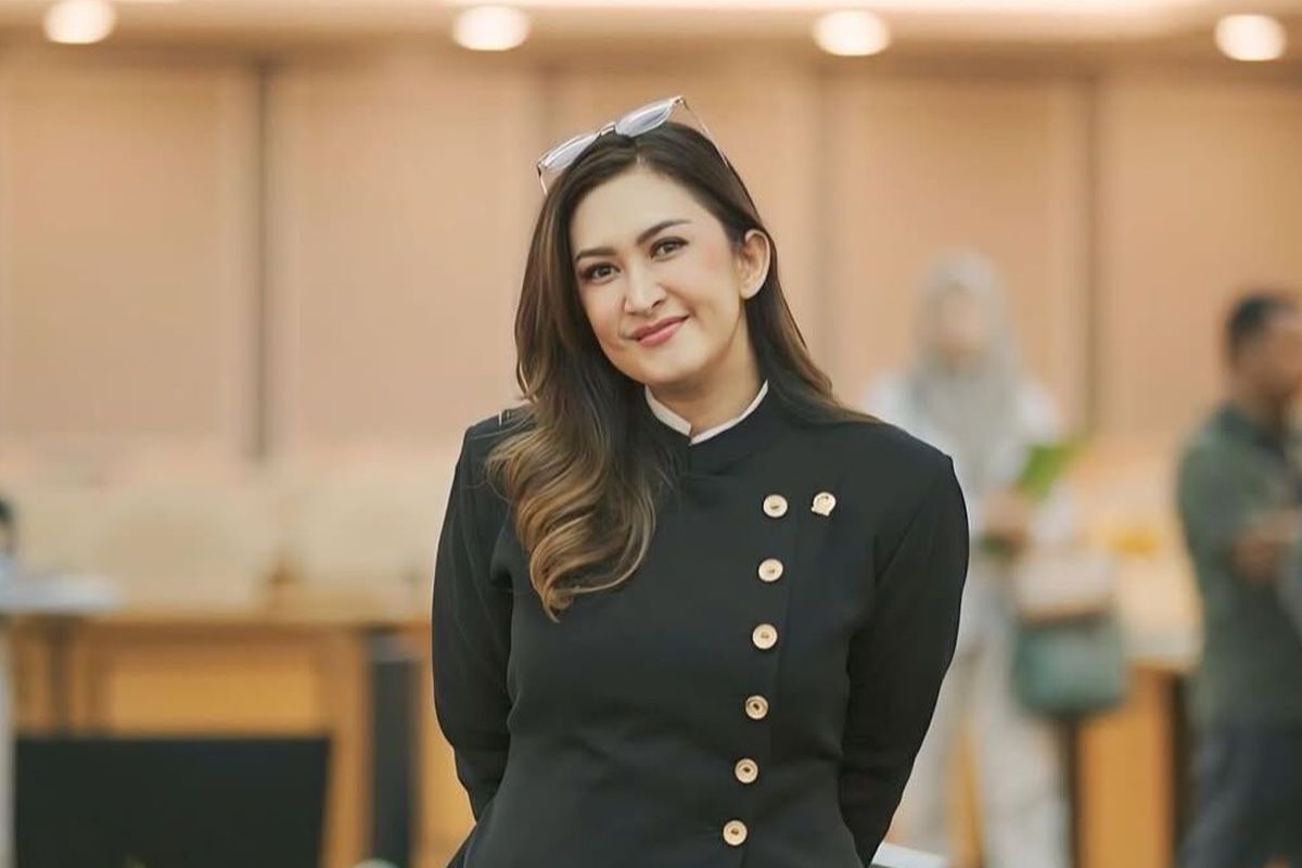 Nafa Urbach, gaji anggota dpr ri, gaji anggota DPR, Nafa Urbach Anggota DPR, Habis Dikritik, Nafa Urbach Umbar Janji Sumbangkan Gaji dan Tunjangan DPR untuk Guru di Dapilnya